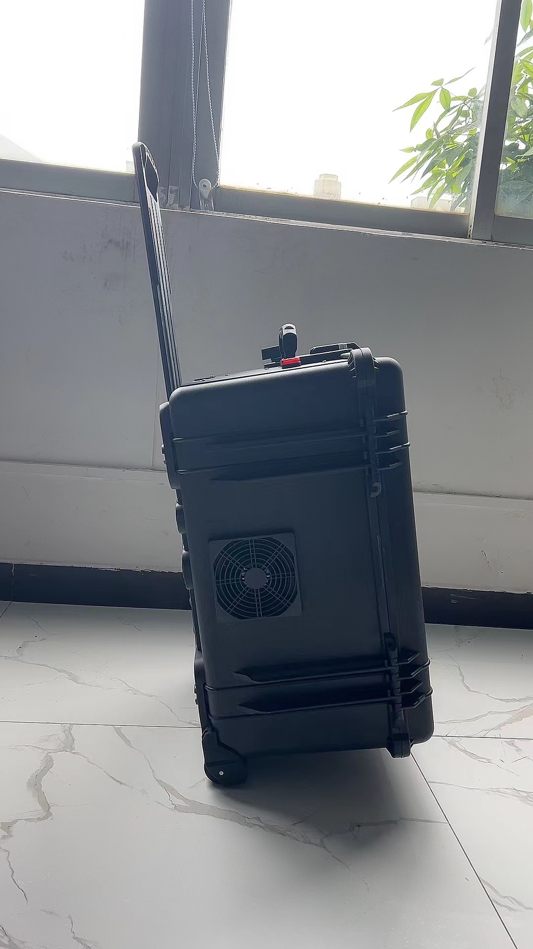 乌苏手拉箱型移动通信干扰器
